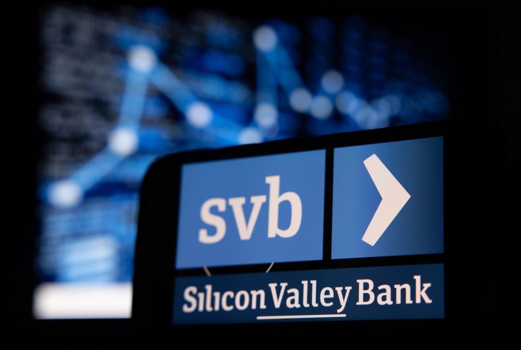 Silicon Valley Bank Collapse Produces An Early Winner: Digital Banks
