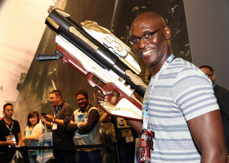 Lance Reddick, Destiny 2’s Commander Zavala, Dies At 60