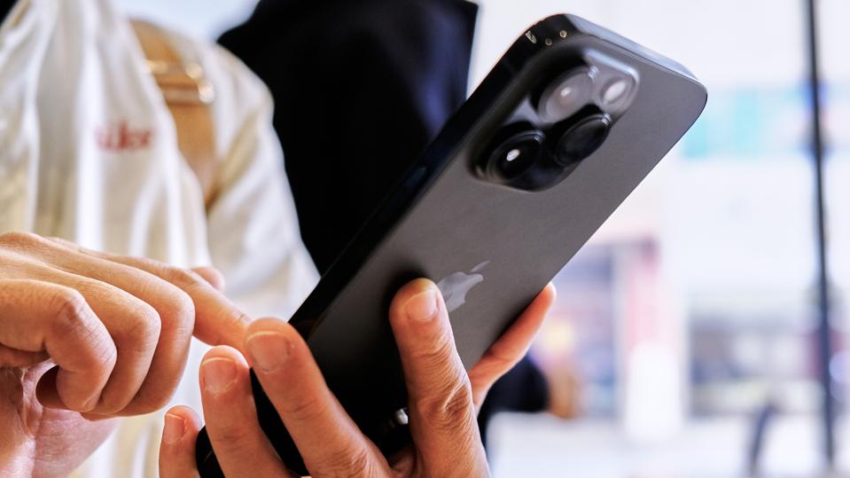 Apple Loop: Expensive iPhone 15 Pro Leak, iOS’ Disappointing Feature, Apple’s Surprising Decision