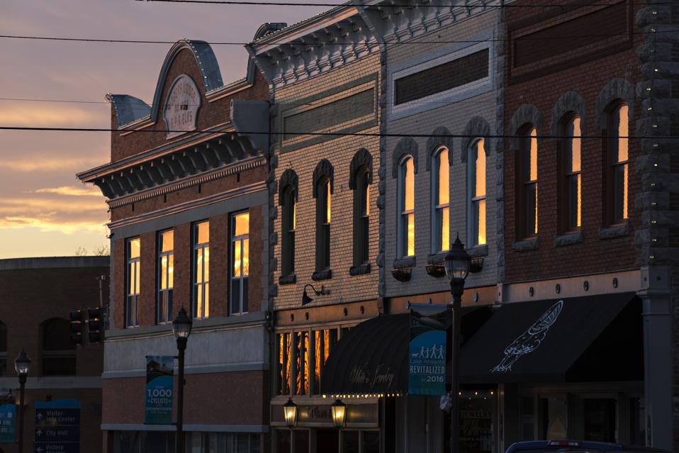 A Reporter Returns To Her Arkansas Home To Find Why Inequality Is Complicated