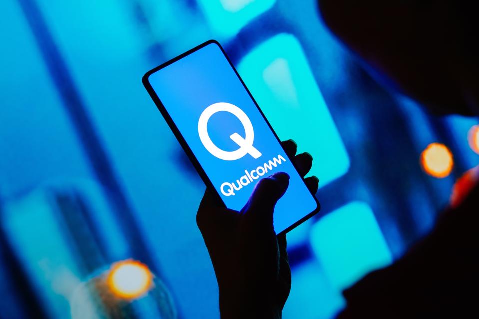 Android Circuit: Qualcomm Launches SnapDragon 8 Gen 3, Xiaomi 14’s Superb Screen, Honor Magic 6 AI Secrets