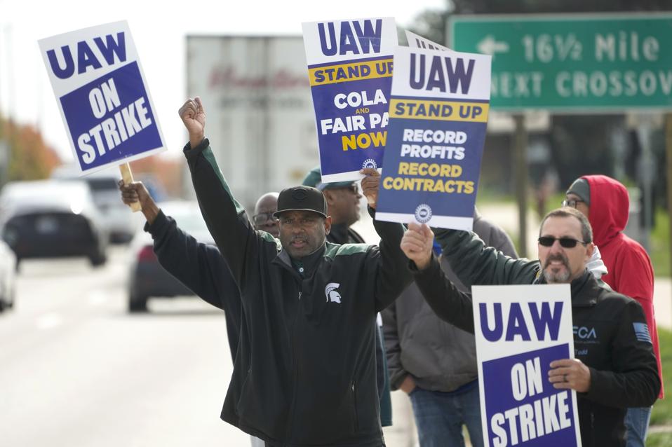 Autoworkers Strike: All Eyes On GM After UAW Strikes Deal With Other Car Makers
