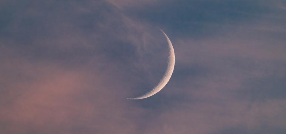 Watch The Moon Grow As ‘Shooting Stars’ Fall: The Night Sky This Week