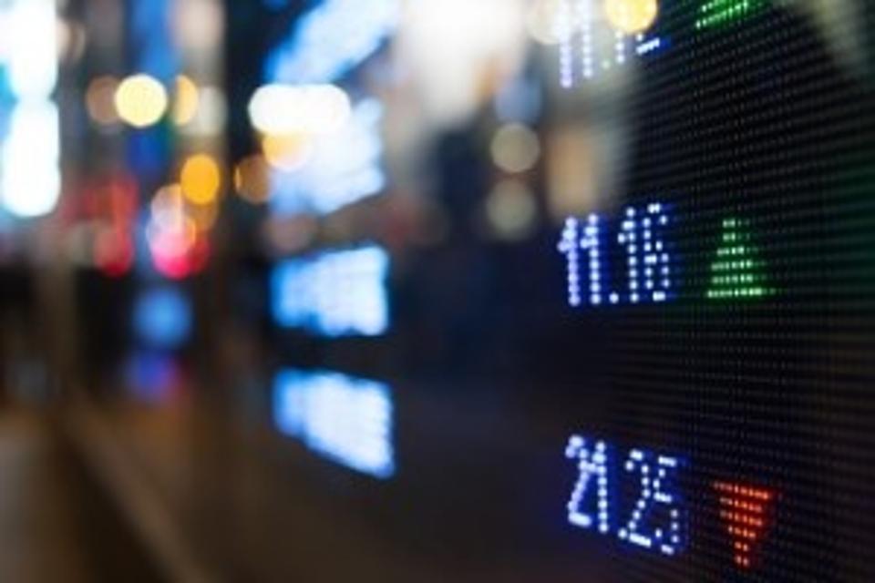 Despite Bumpy Ride For Markets, Economy Chugs Along