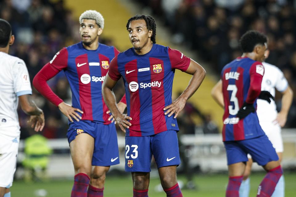 FC Barcelona Believes Star Defender Could Listen To Offers To Leave, Reports Mundo Deportivo