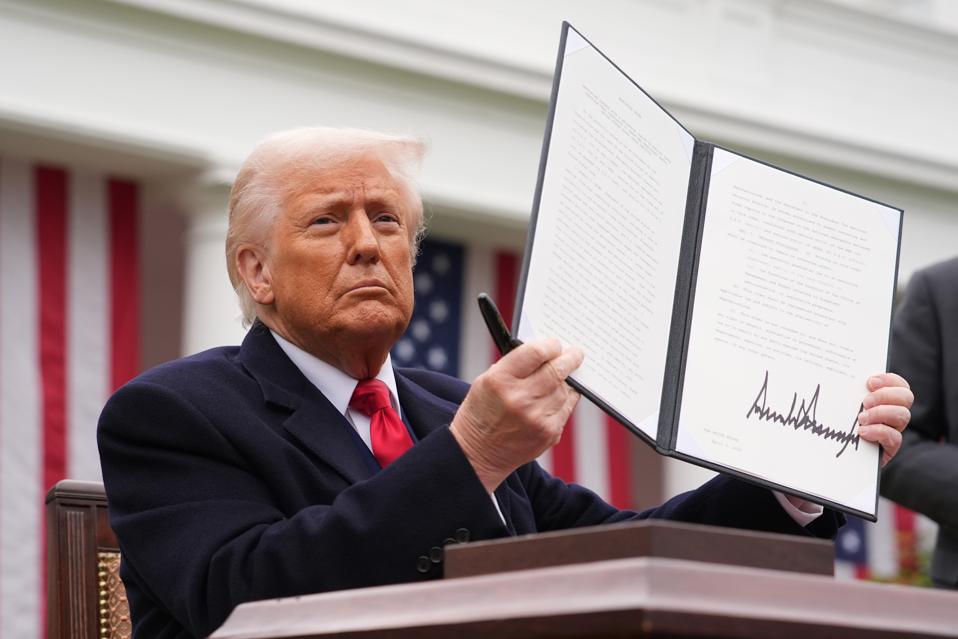 Trump’s Tariffs Spark Global Selloff, Raising Recession Risk