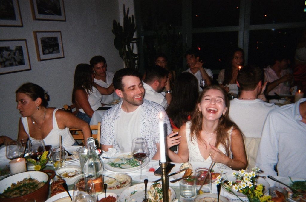 Shabbat Clubs In New York Are Helping Jewish Adults Find Their Tribe