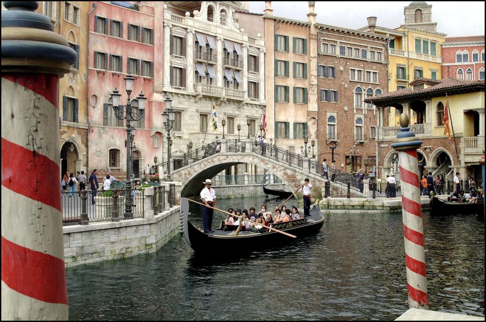 10 Things I Wish I Knew When I Visited Disneyland In Tokyo