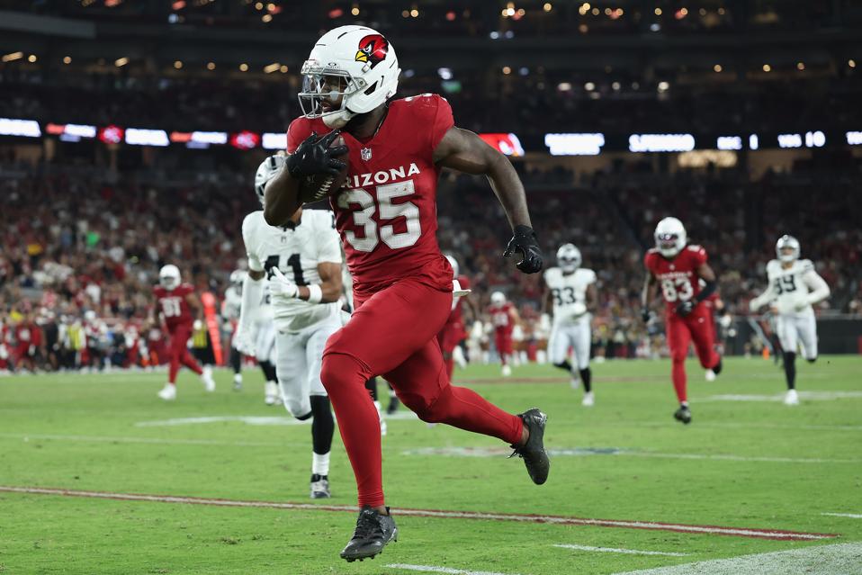 Week 9 Fantasy Football Start ’Em Sit ’Em: Kareem Hunt, Travis Hunter And More