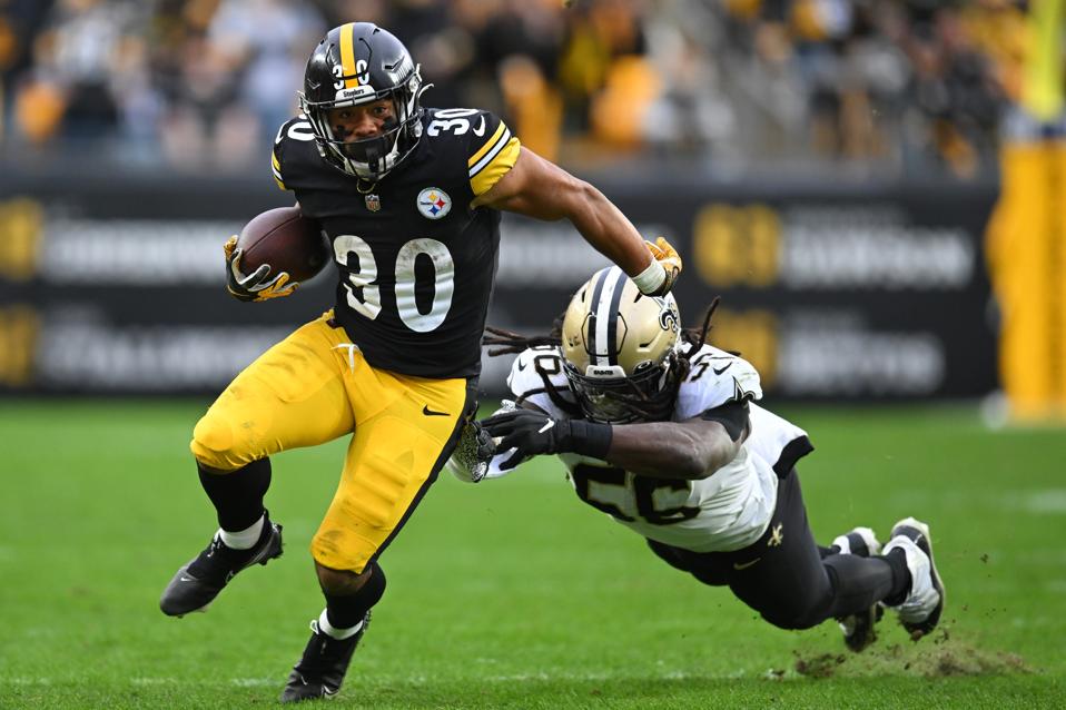 Sunday NFL Week 11 Player Props: Dowdle And Warren