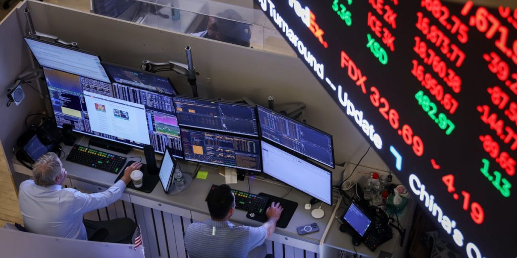 Global bond markets slump together as macro anxieties intensify
