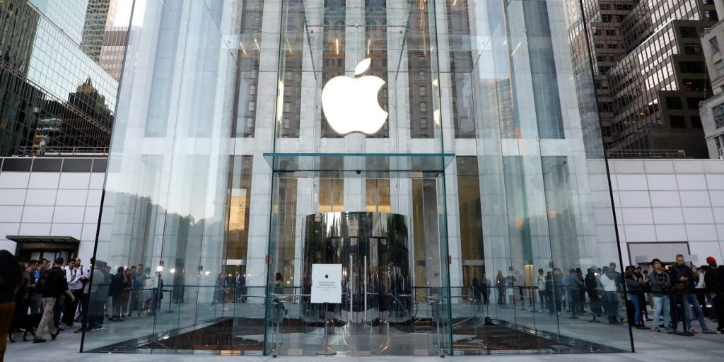 Ron Johnson, Apple Store Pioneer, on Leading with Kindness and Working with Steve Jobs