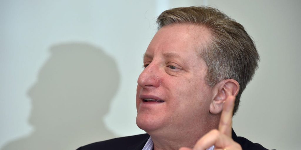 ‘Big Short’ Investor Steve Eisman Accuses AI Companies of Exploiting Doomsday Fears to Create a Crisis