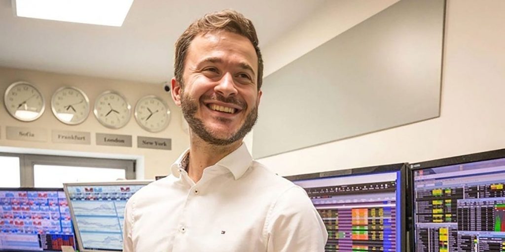 Steer Clear of Meme Stocks and Excessive Leverage: Key Advice from a Six-Figure Day Trader