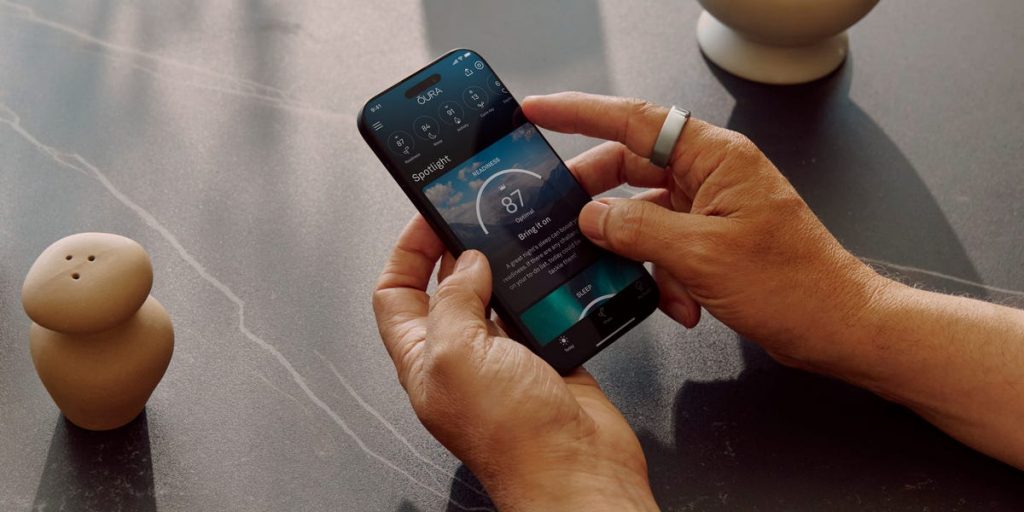 Smart ring maker Oura is postponing its IPO, weeks after warning about the risk of AI disruption