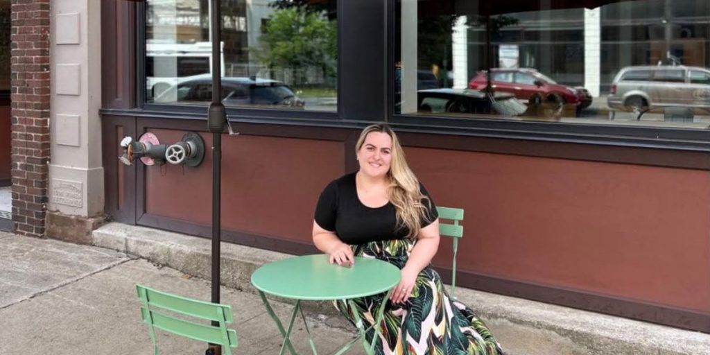 Café Owner Turns to AI for Menu Poster, Sparks Online Backlash