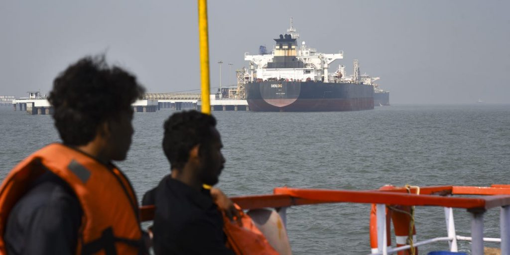 Why Oil Prices Remain Near $100 Despite Recovery in Persian Gulf Exports